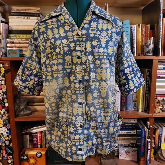 Sportsfan Tops - Vintage blue and yellow floral print short sleeve button up.